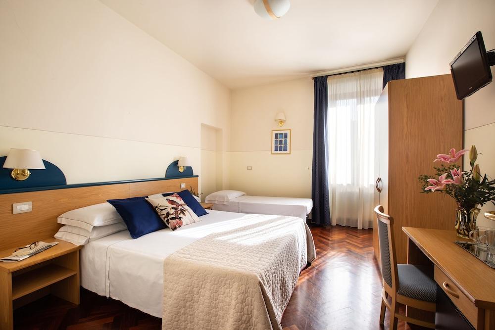 Aramis Deluxe Rooms Firenze Bagian luar foto