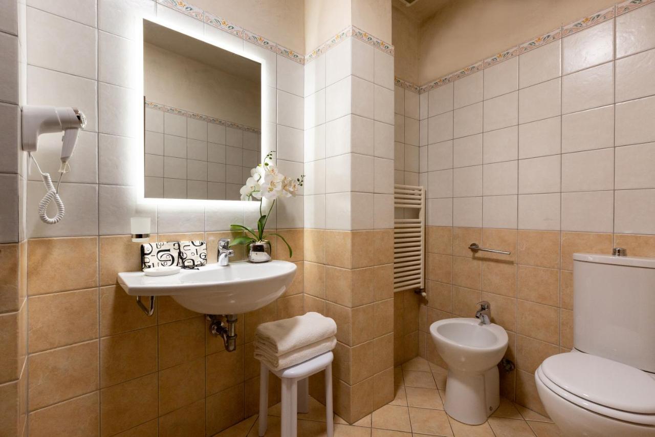 Aramis Deluxe Rooms Firenze Bagian luar foto