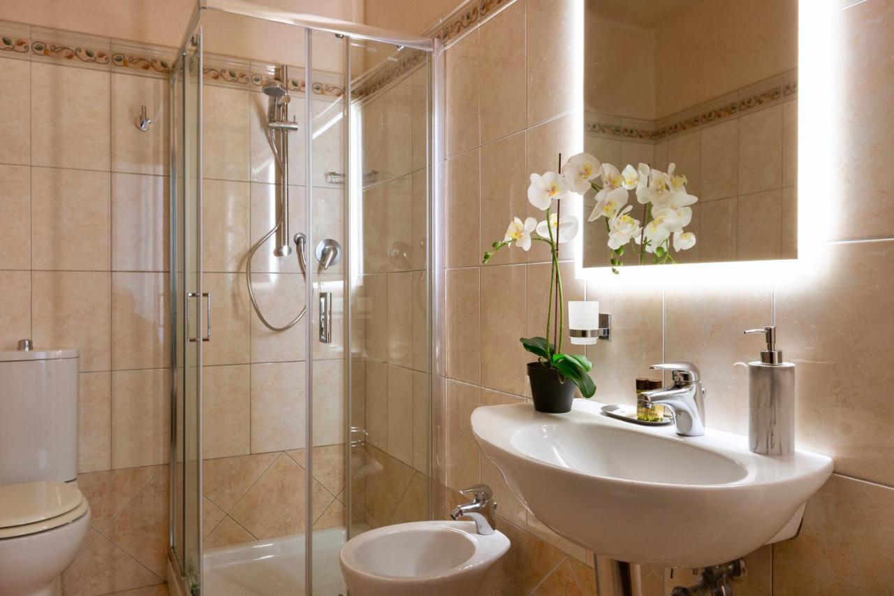 Aramis Deluxe Rooms Firenze Bagian luar foto